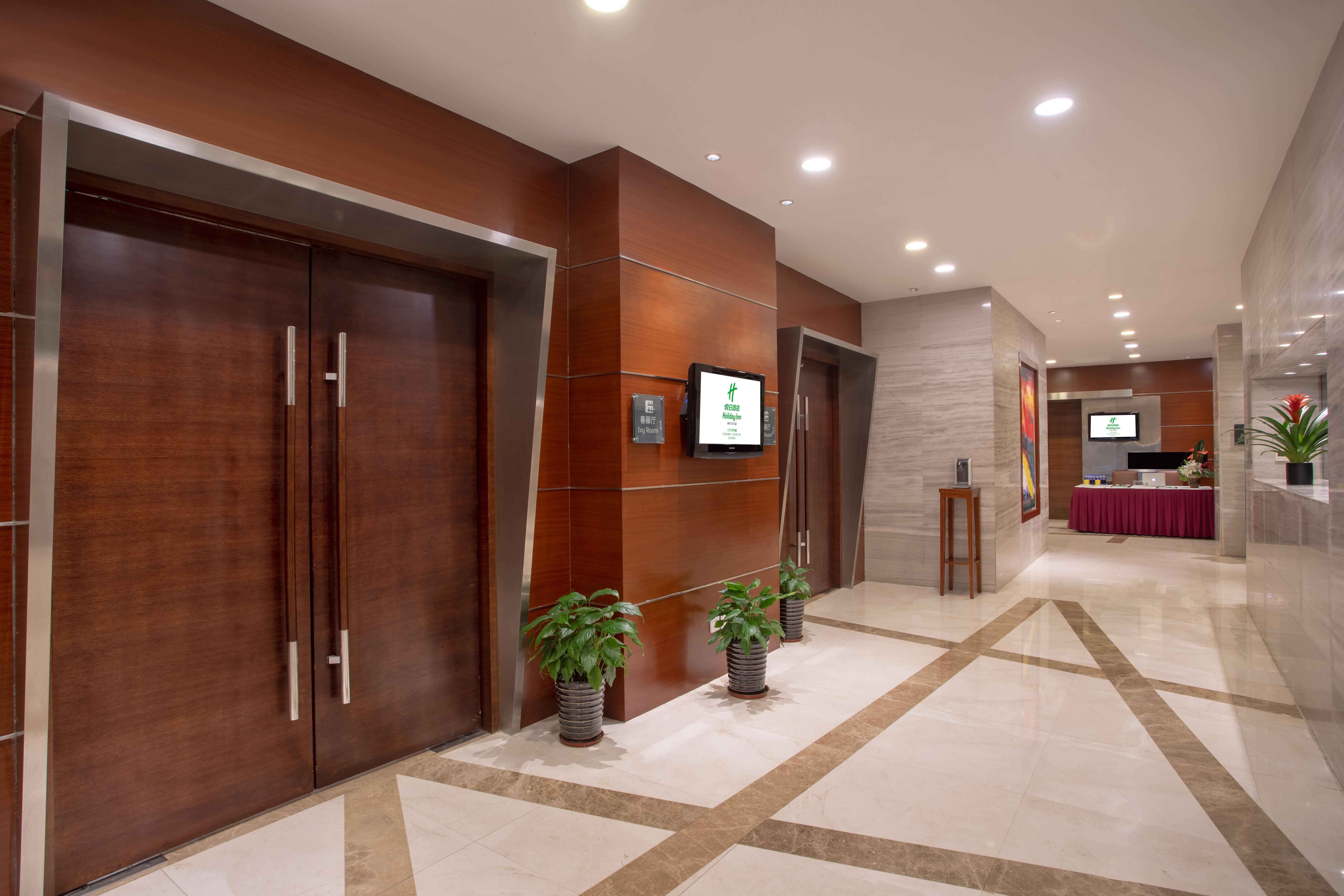 Hongqiao By Ihg Hotel 4*