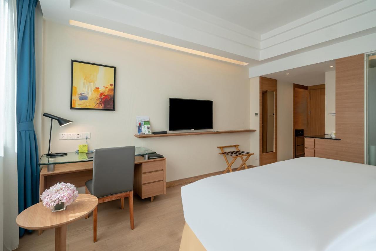 Hotel Hongqiao By Ihg 4*